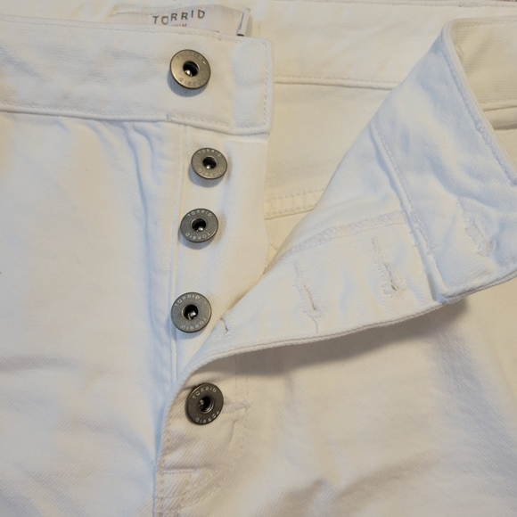NWOT Torrid Size 24 White Denim Short - Picture 4 of 5